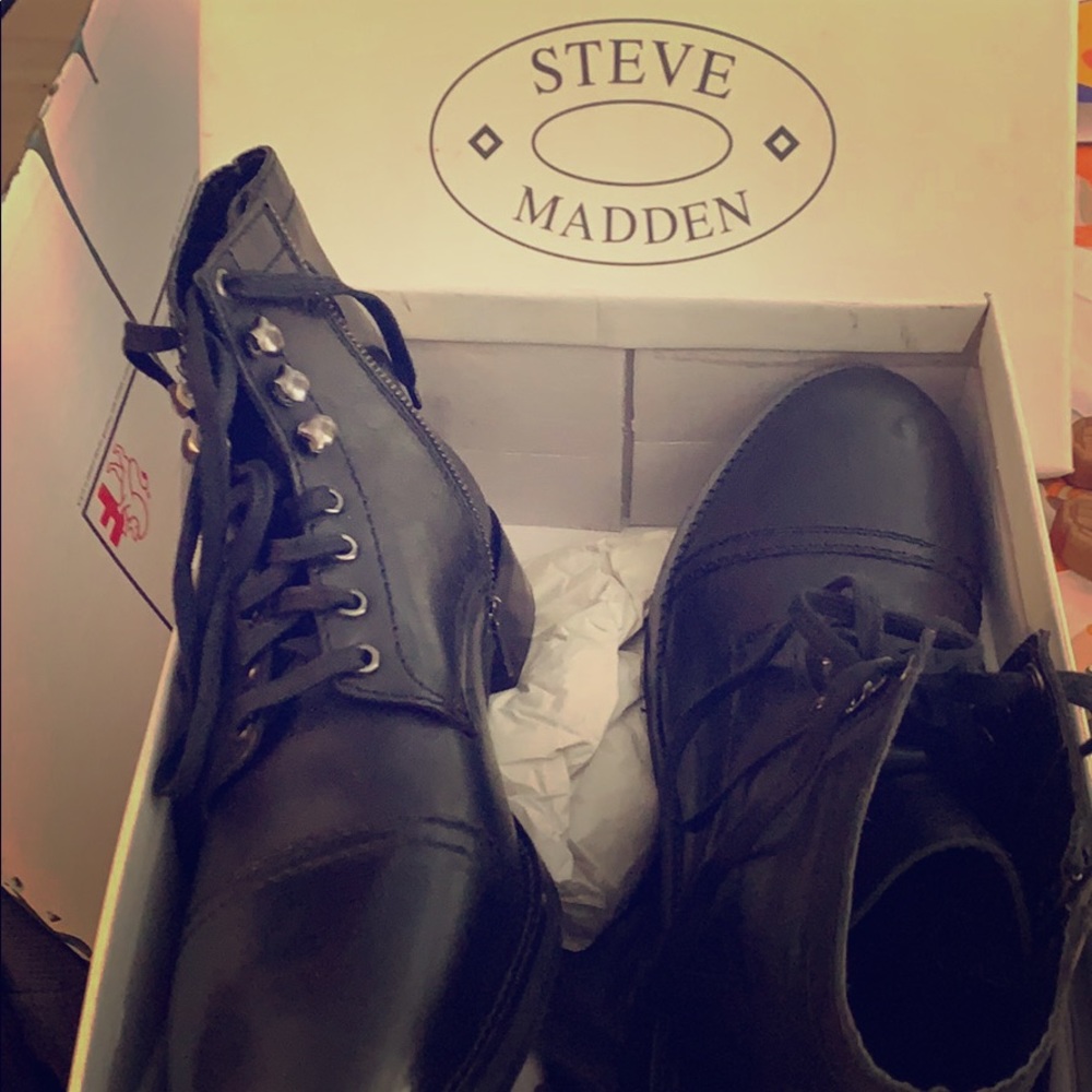 Brand new men’s Steve Madden Buddy boots